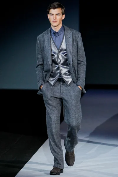Look 10